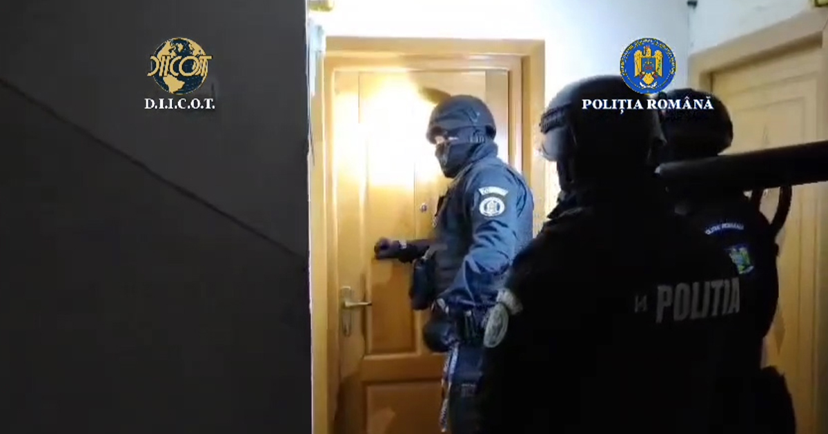 Mascații au intrat din greșeală peste o mamă și fiica ei de 12 ani în Satu Mare. Copila a făcut atac de panică în timpul percheziției