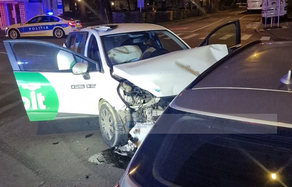 FOTO. O șoferiță de BOLT a provocat accidentul de lângă Spitalul Satu Mare. Femeie însărcinată, printre victime