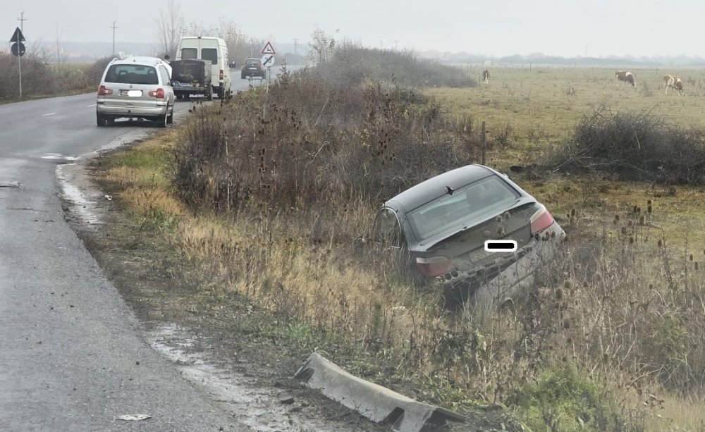 ACCIDENT MASINA IN SANT SENS GIRATORIU (2).jpg