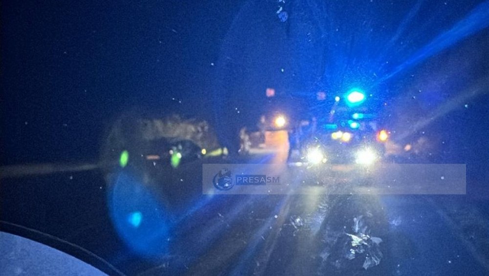 FOTO. Curbele din zona Tășnad fac victime. Încă un șofer cu mașina în șanț