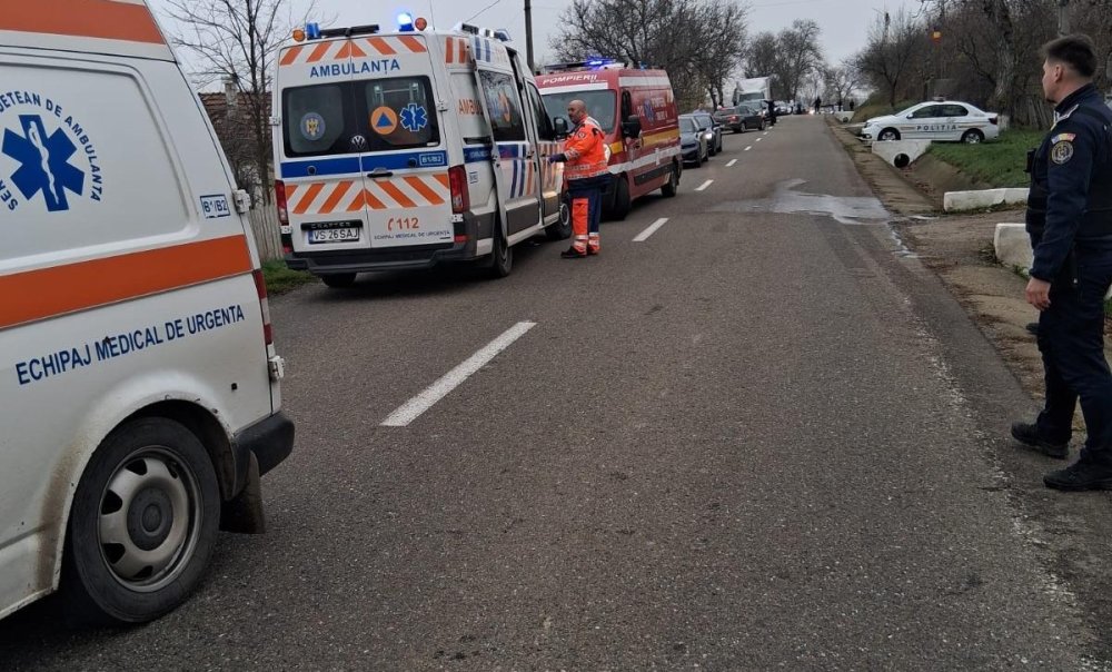 Accident în timpul unei depășiri în județul Satu Mare. O femeie a ajuns la spital