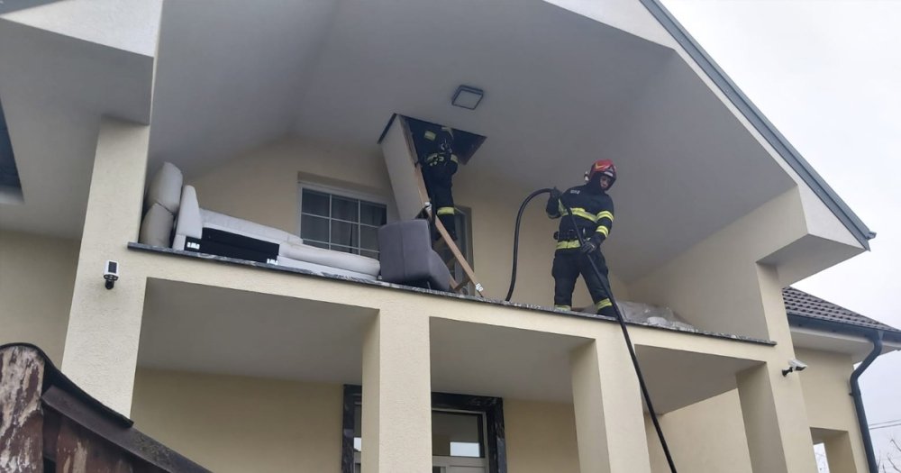 FOTO. Incendiu la o casă din județul Satu Mare. Au intervenit pompierii