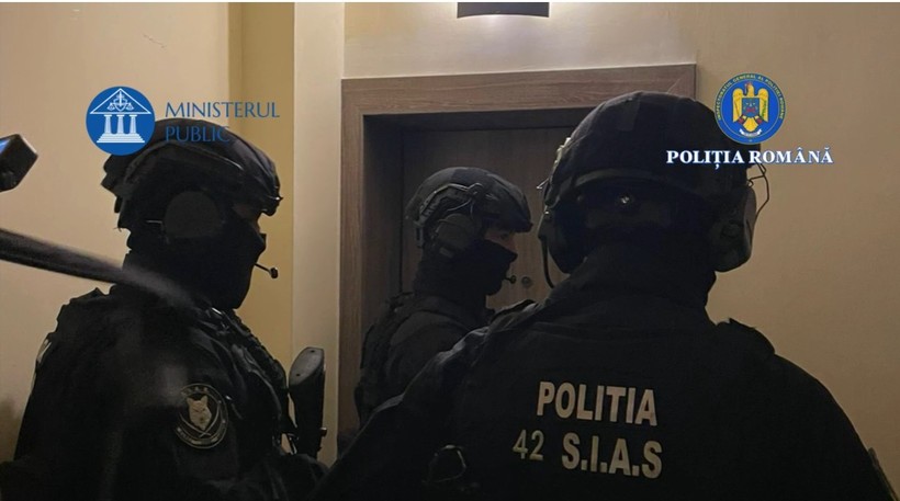 FOTO. Percheziții la Satu Mare. Prinși cu artificii, tutun de contrabandă și haine contrafăcute