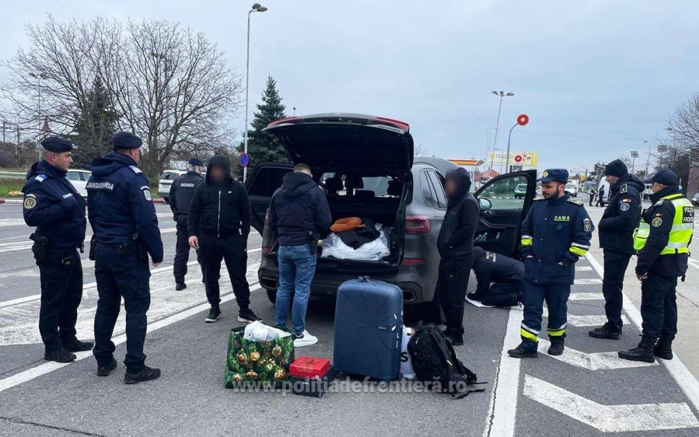 FOTO/VIDEO. Cârnații și pălinca, la control! Polițiștii verifică pachetele pentru diaspora