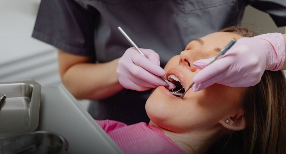 Cum se realizează reabilitările dentare într-o singură zi
