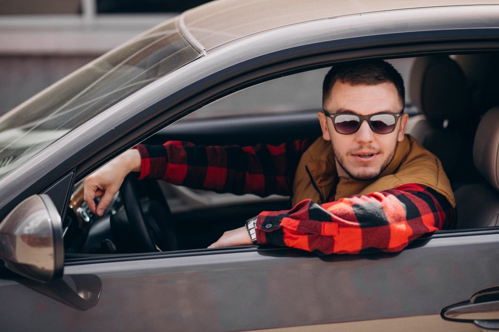 Cum reduci costul poliței dacă ai sub 30 de ani