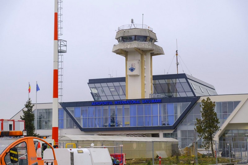 Aeroportul Satu Mare încearcă să scape de facturile mari la curent. Proiect de aproape 12 milioane pentru panuri și baterii