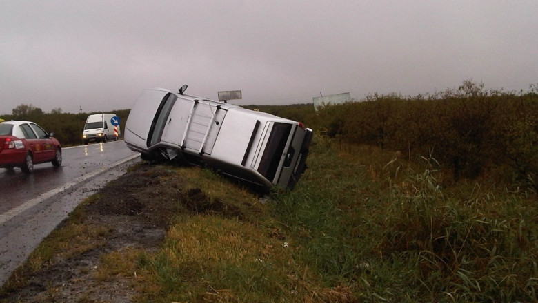 Accident în municipiul Satu Mare. Un șofer s-a ales cu dosar penal după ce a ajuns cu mașina în șanț