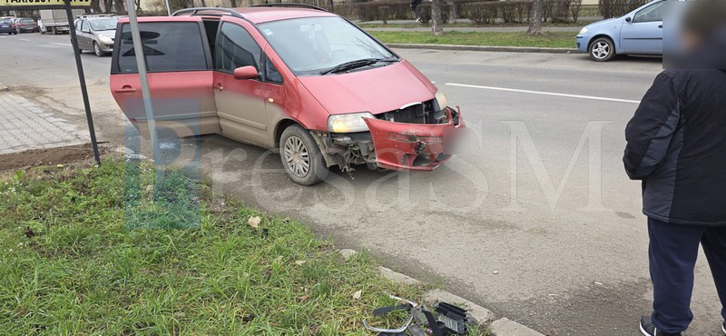 FOTO. Accident în municipiul Satu Mare. Coliziune între două mașini