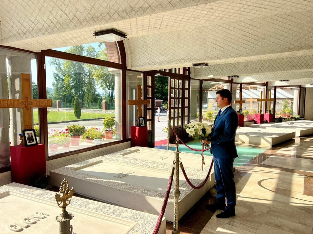 Deputatul PNL Adrian Cozma, omagiu la opt ani de la moartea Regelui Mihai I