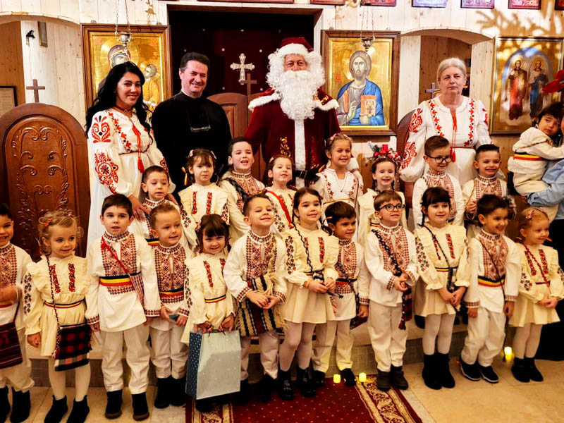 FOTO. Colinde din suflet. ”Ursuleții” de la Grădinița Mondiala au oferit o seară plină de emoție