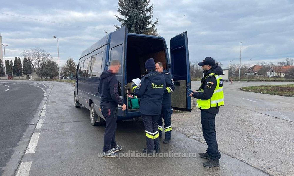 FOTO. Cum se aduc artificii și petarde în județul Satu Mare