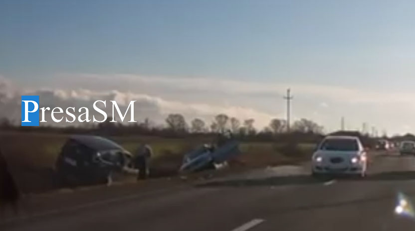 VIDEO. Accident lângă Aeroportul Satu Mare. Două mașini au ajuns în șanț