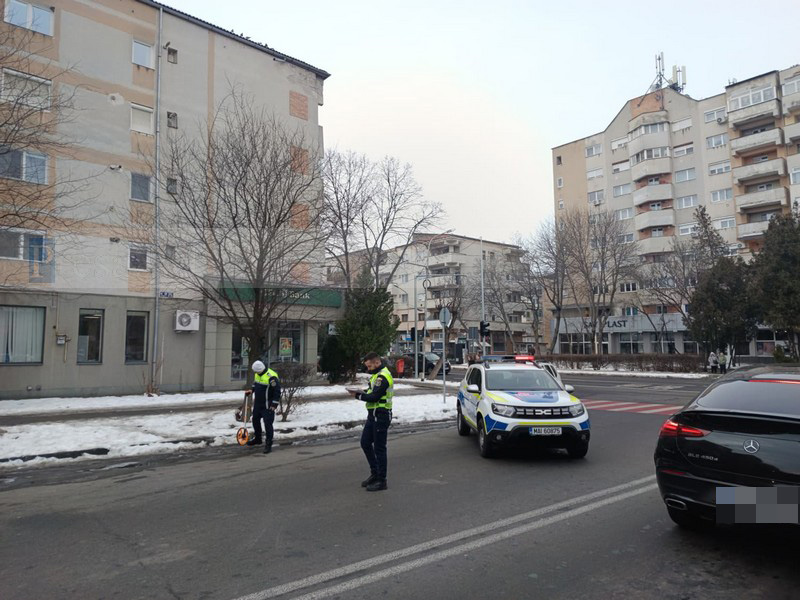 FOTO. Accident în cartierul Micro 17. O sătmăreancă a ajuns la spital. Ce spun polițiștii