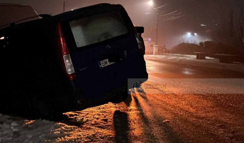 FOTO. Un sătmărean a derapat cu duba, s-a oprit într-un parapet metalic
