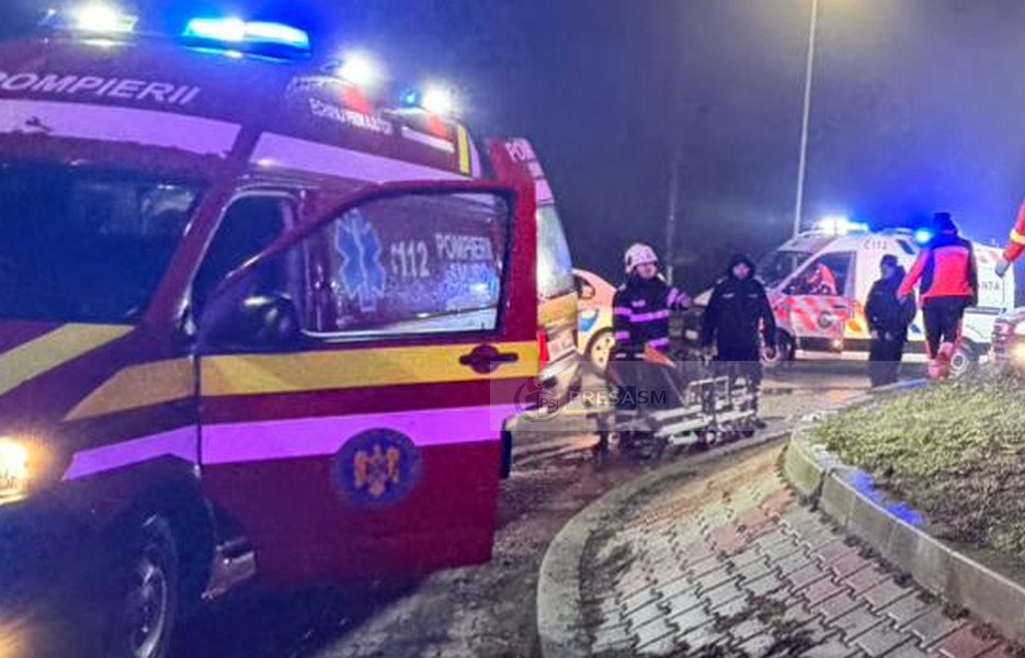 Un sătmărean a mers cu mașina în marșarier. A târât o femeie 5 metri sub mașină!