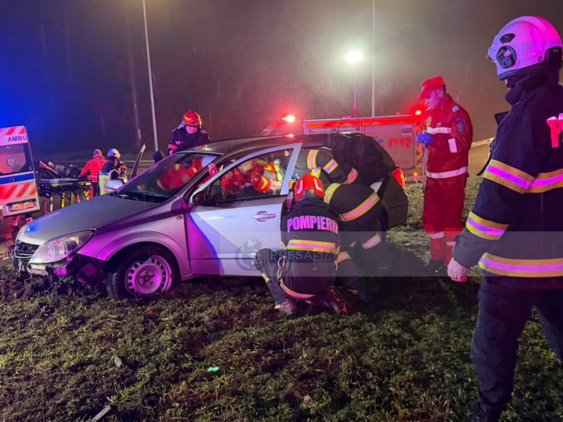 FOTO/VIDEO. Un șofer (76 ani) nu a văzut sensul giratoriu. El și soția au ajuns la Urgență