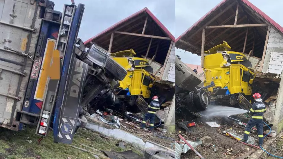 FOTO. DAUNĂ TOTALĂ. TIR răsturnat, oprit într-o casă, care a fost compromisă