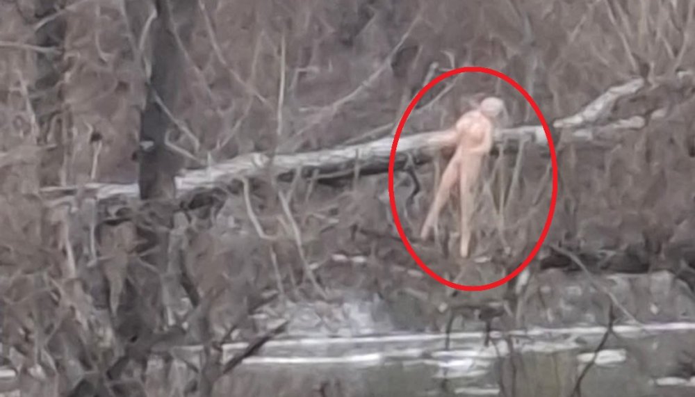 FOTO. Un sătmărean i-a făcut ”vânt” iubitei gonflabile, chiar de Revelion, în Micro 16