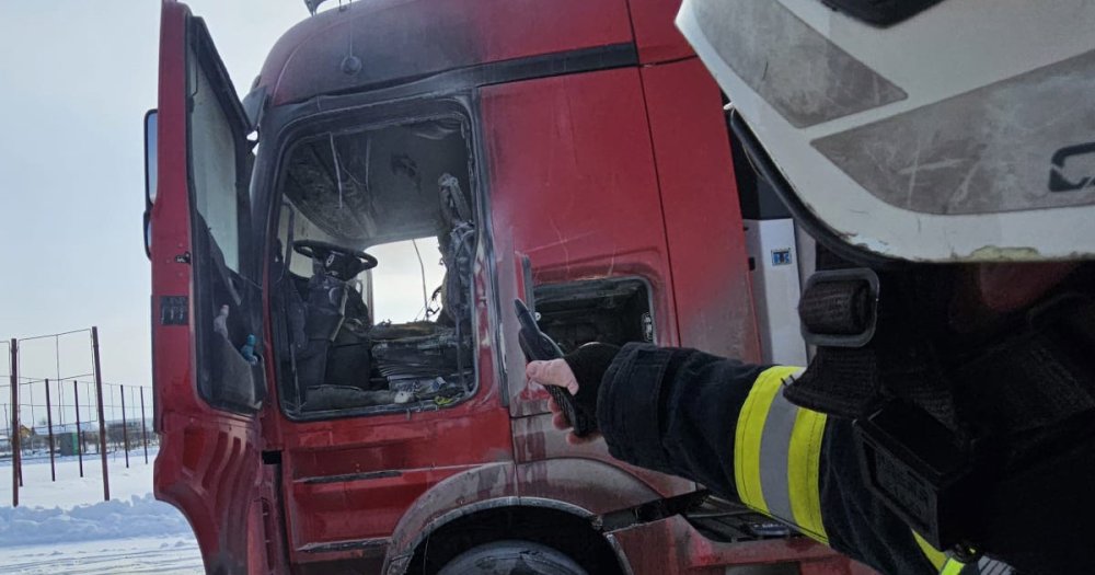 FOTO/VIDEO. Incendiu la cabina unui TIR, în municipiul Satu Mare. Ce spun pompierii, de la ce a pornit focul