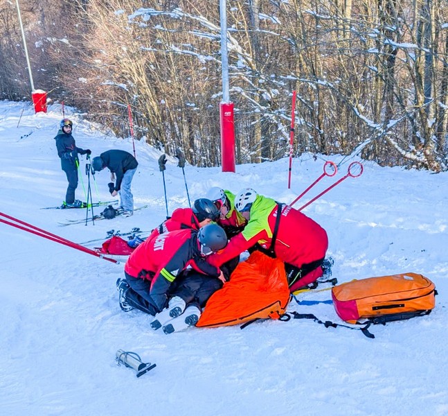 FOTO. Zece intervenții la Luna Șes în două săptămâni. Schiori prea obosiți să coboare, i-au chemat pe salvamontiști în ajutor