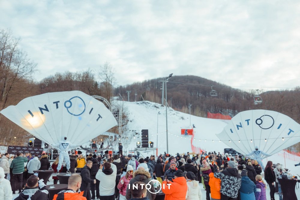 FOTO. INTOOIT revine la Luna Șes cu o nouă petrecere aprés ski și DJ live pe pârtie