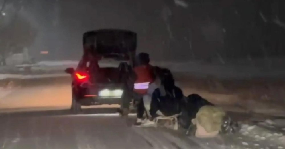 Tragedie la săniuș într-un județ din țară. Un bărbat a murit, altul a ajuns la spital