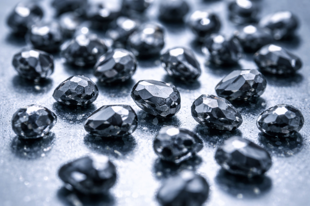 Turmalina: mineralul complex cu proprietăți fizice și estetice remarcabile