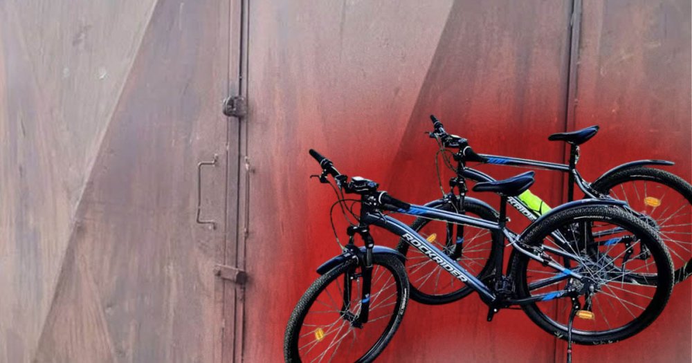 FOTO. Sătmărean lăsat fără biciclete. Hoții le-au furat din garaj. Au plecat cu tot cu lacăt