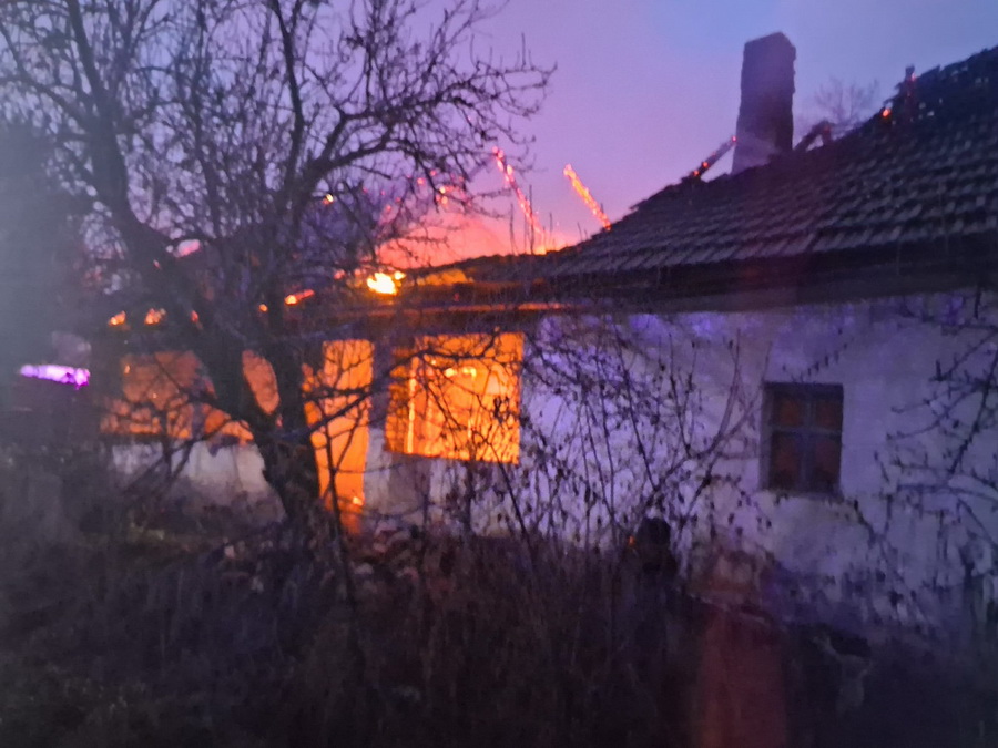 FOTO. Dublă tragedie în județul vecin. Două persoane au murit în incendii