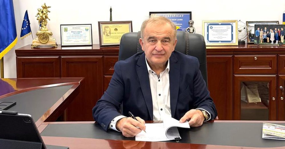 Primar la protest, cu Rolexul de 50 de mii de euro. Ce salariu spune că are și de unde banii pentru ceasurile de lux