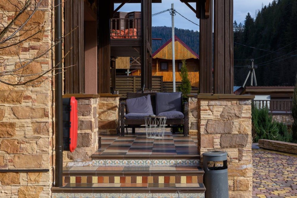 Cele mai căutate tipuri de gresie de exterior pentru terase moderne