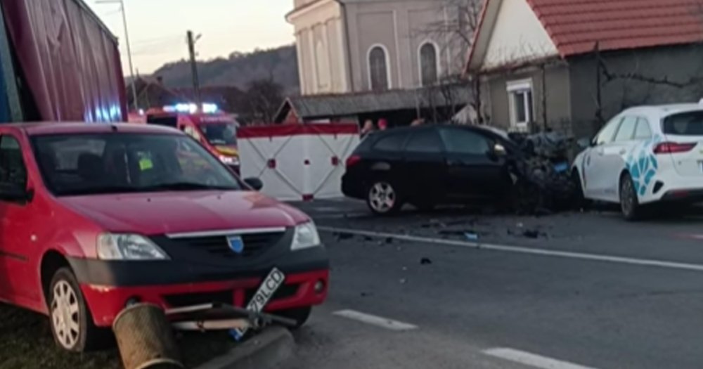 FOTO. Accident grav în județul vecin. O femeie a murit și o adolescentă a ajuns la spital