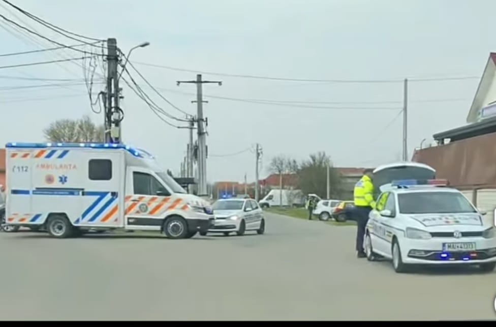 FOTO. Accident grav, astăzi, în județul Satu Mare. Femeie lovită de o mașină