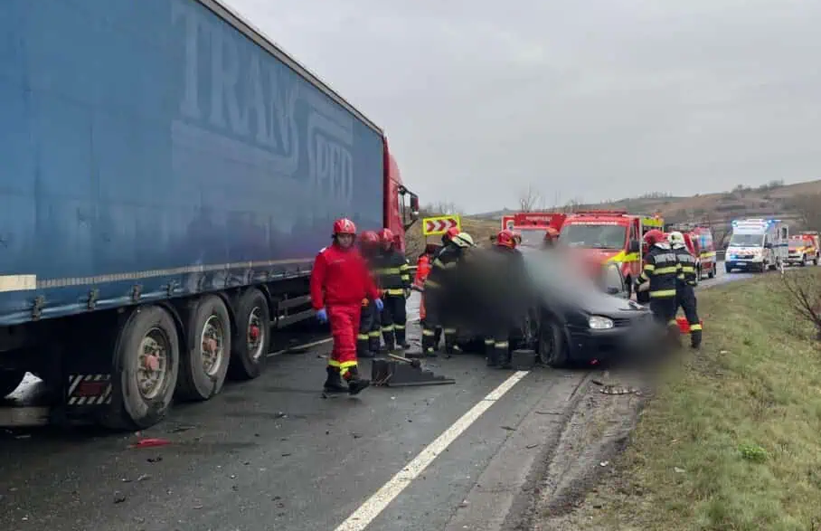 FOTO/VIDEO. CINCI morți pe DN1F, Satu Mare - Cluj. Impact între două camioane și un autoturism