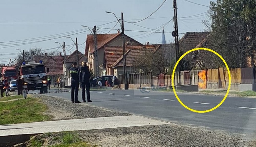 FOTO. Drum închis total în județul Satu Mare! Conductă de gaze cuprinsă de flăcări
