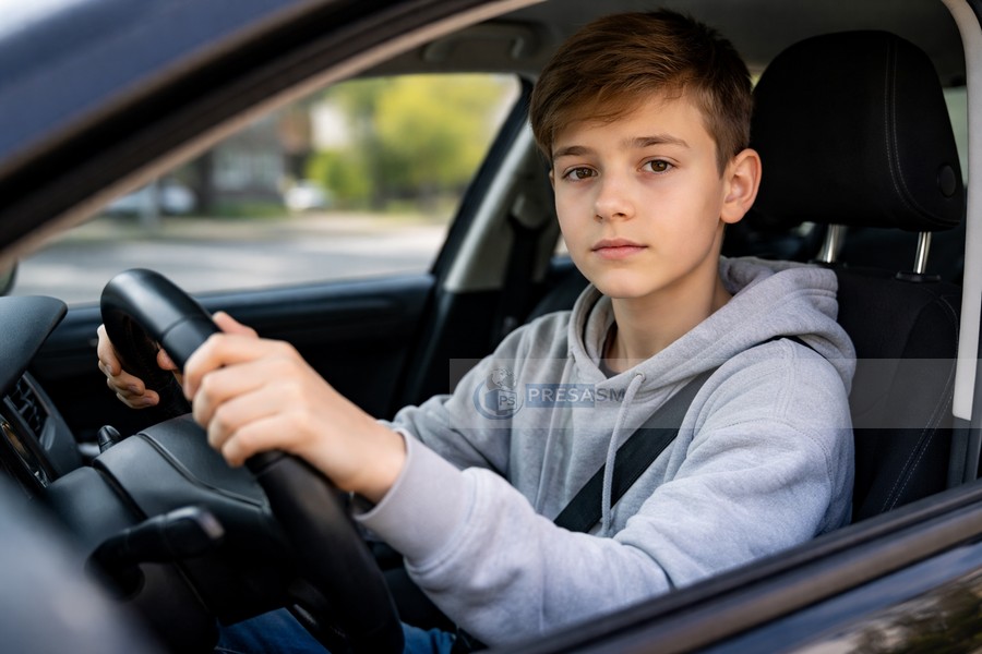 Copil (14 ani) prins la volanul unei mașini prin județul Satu Mare