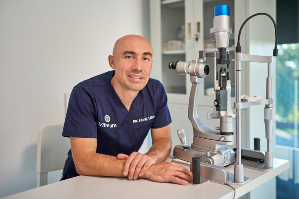 Un pas major pentru medicina din Satu Mare: intervenții oftalmologice rare, realizate local