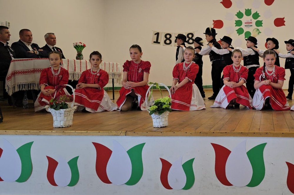 Sătmărenii din Bogdand au celebrat împreună Ziua de 15 Martie. Senatorul UDMR Kovács Máté: „Tradițiile trăiesc cu adevărat aici”