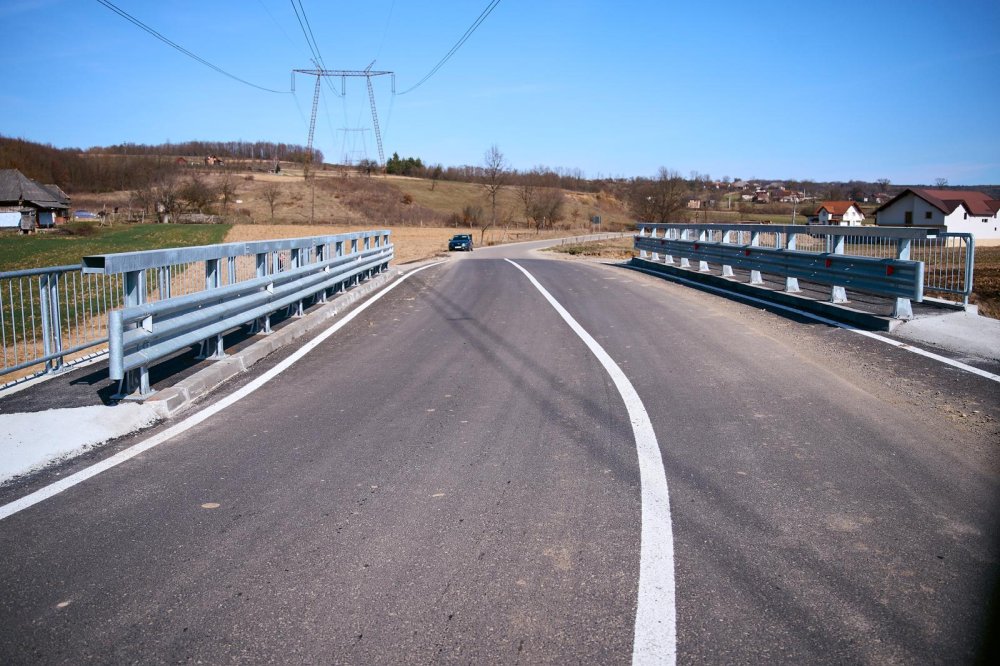 FOTO. S-a finalizat reconstrucția unui pod din județul Satu Mare. Mai multă siguranță în trafic pentru șoferi