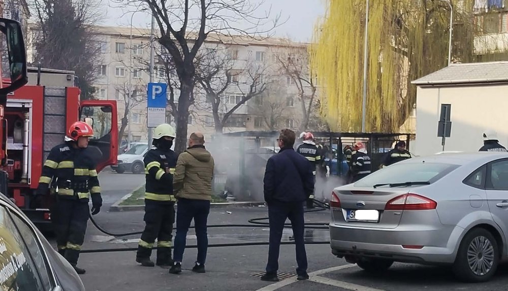 FOTO. Un nou incendiu provocat intenționat în Cartierul Micro 15. Este al doilea! O mașină a fost avariată