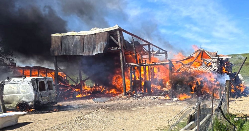 Incendiu la o casă din județul Satu Mare. Mobilizare a Pompierilor