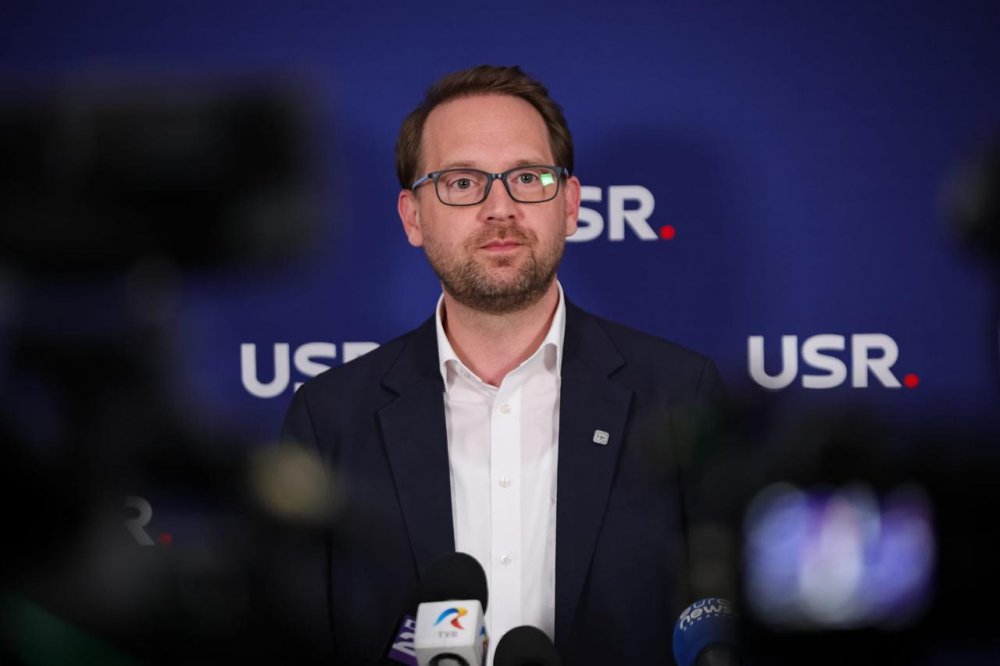 Președintele USR, Dominic Fritz: „Este o minciună mare că această criză politică ar fi declanșată în favoarea românilor. Această criză este declanșată de PSD strict în interesul propriu„