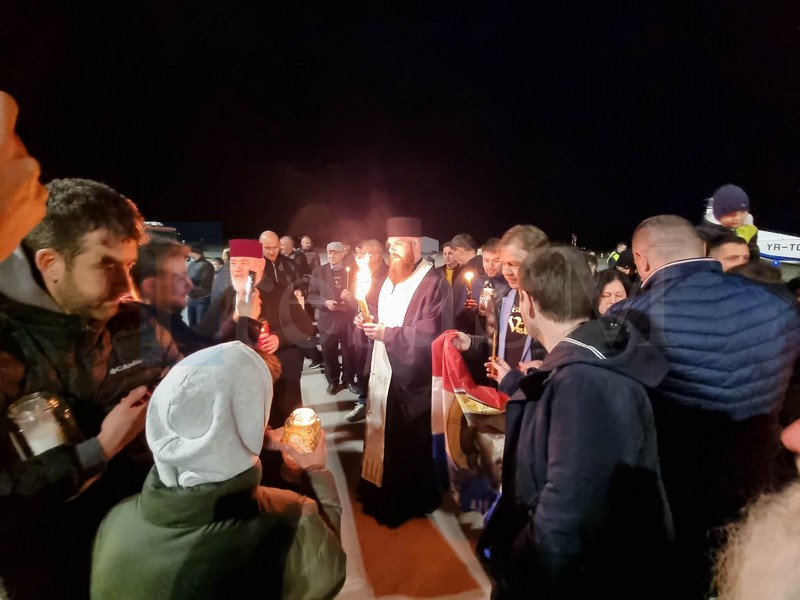 Lumina Sfântă (2).jpg