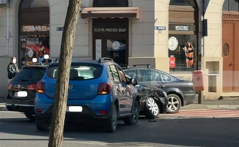 FOTO. Accident pe Calea Traian din municipiul Satu Mare. Intersecție blocată parțial