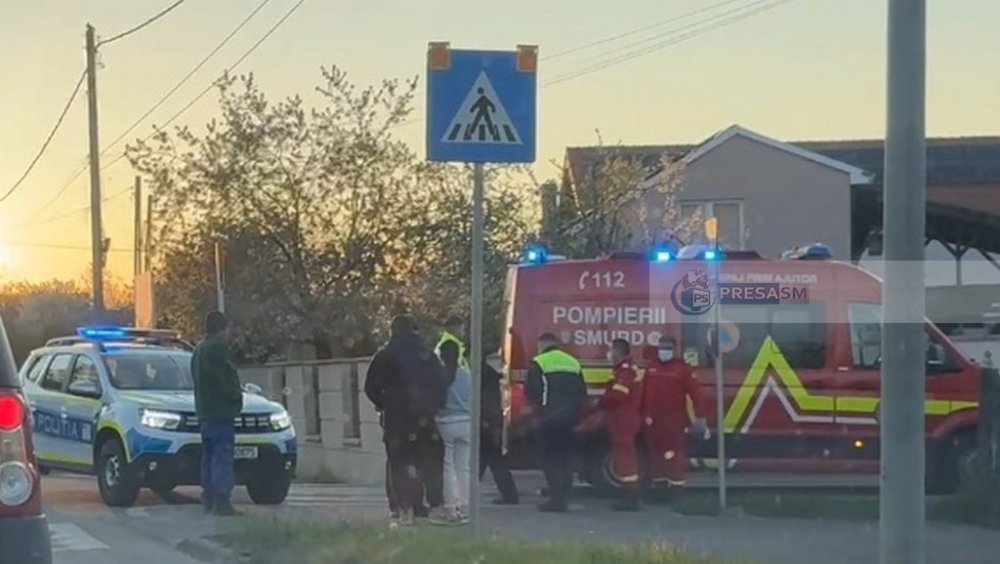 A lovit triciclul în care se aflau două persoane și a plecat. O sătmăreancă a ajuns la spital