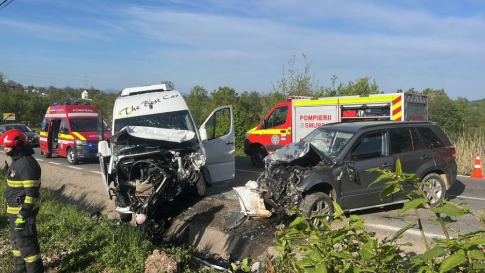 FOTO. Accident foarte grav în județul vecin. Zece persoane, la spital. Plan roșu activat!