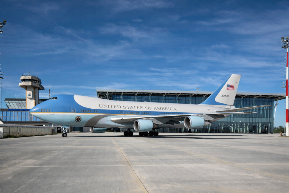 FOTO EXCLUSIV! Air Force One a aterizat la Satu Mare! Vizită ISTORICĂ a diplomaților americani!