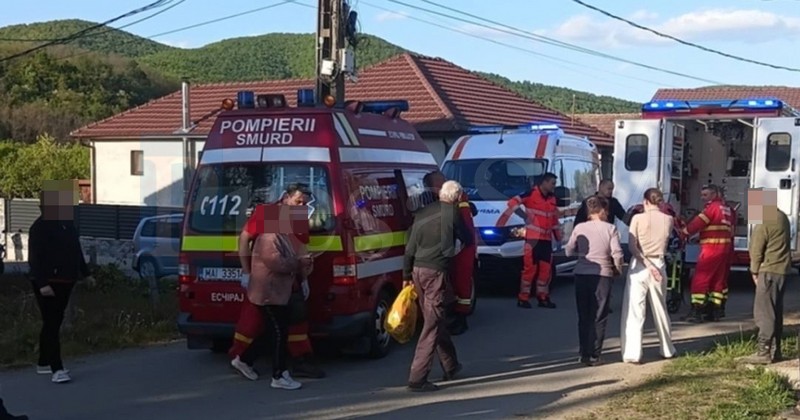 FOTO. O fată (15 ani) a intrat cu bicicleta într-o mașină. Victima, la Urgență în Satu Mare
