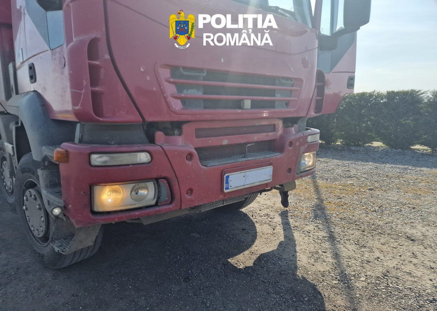 FOTO. Metoda inedită prin care un șofer a încercat să fenteze rovinieta. ”Creativitatea” l-a lăsat și fără autovehicul
